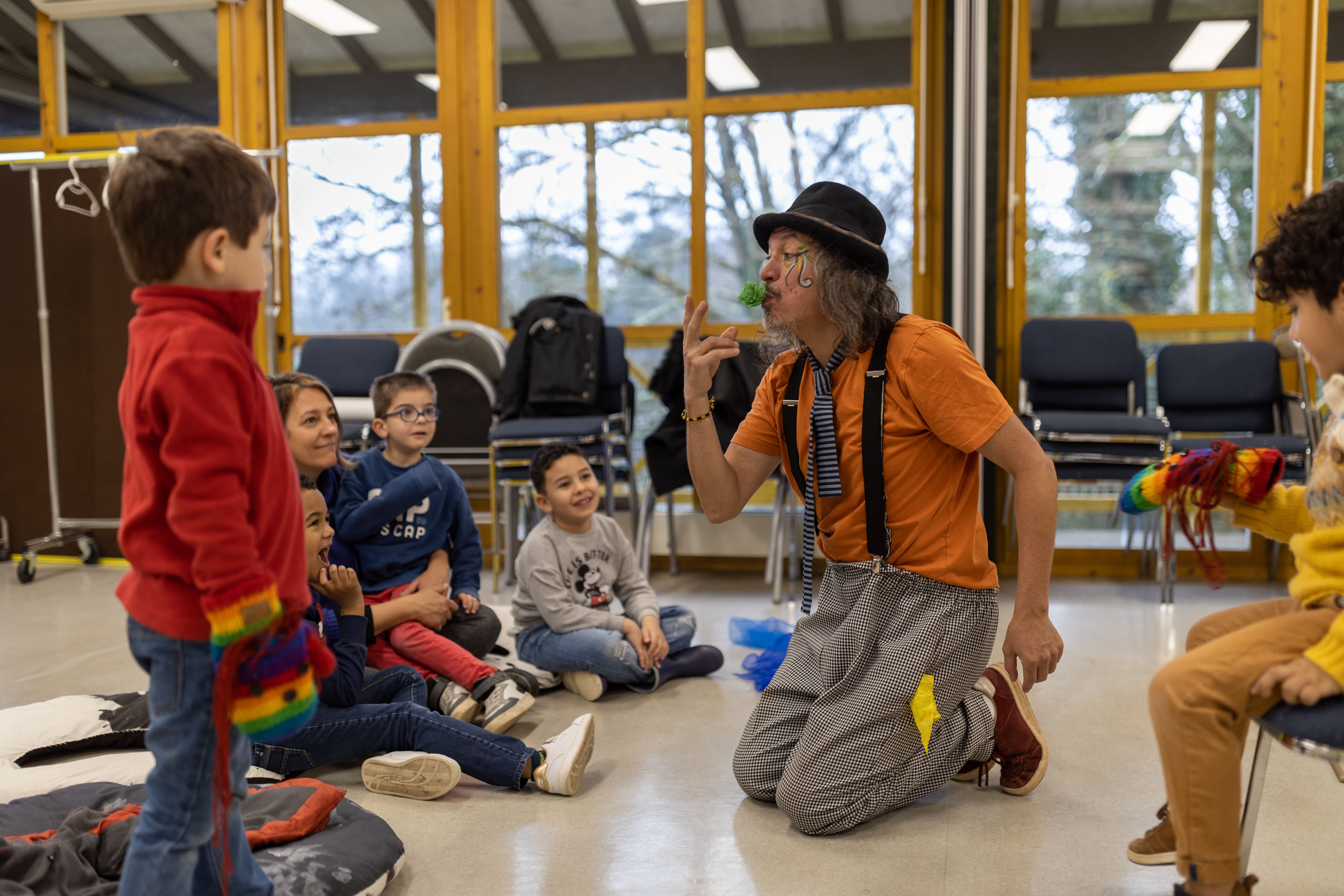 Kiko le clown en atelier avec les enfants