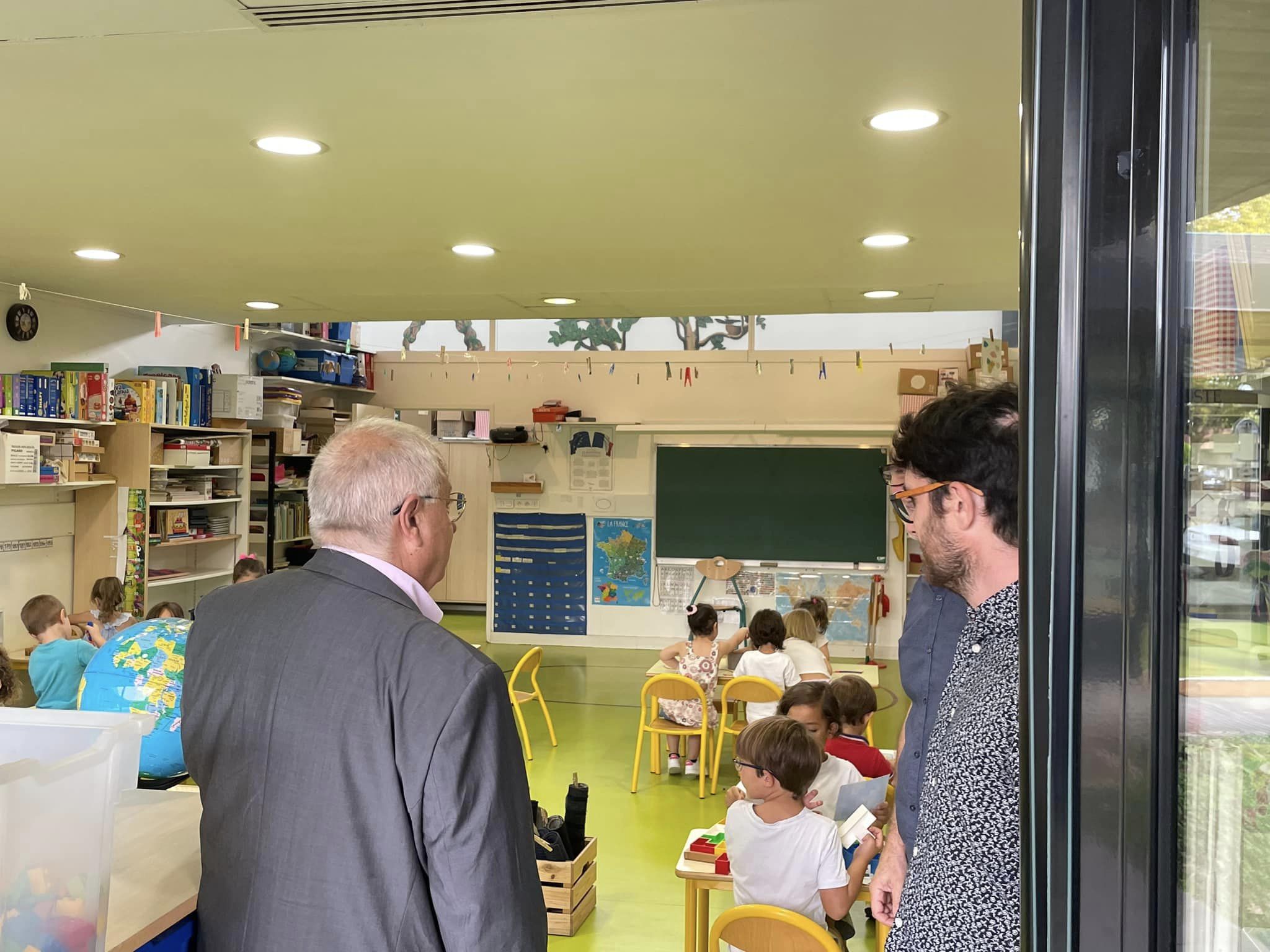 tournée des écoles par Jean-François Egron