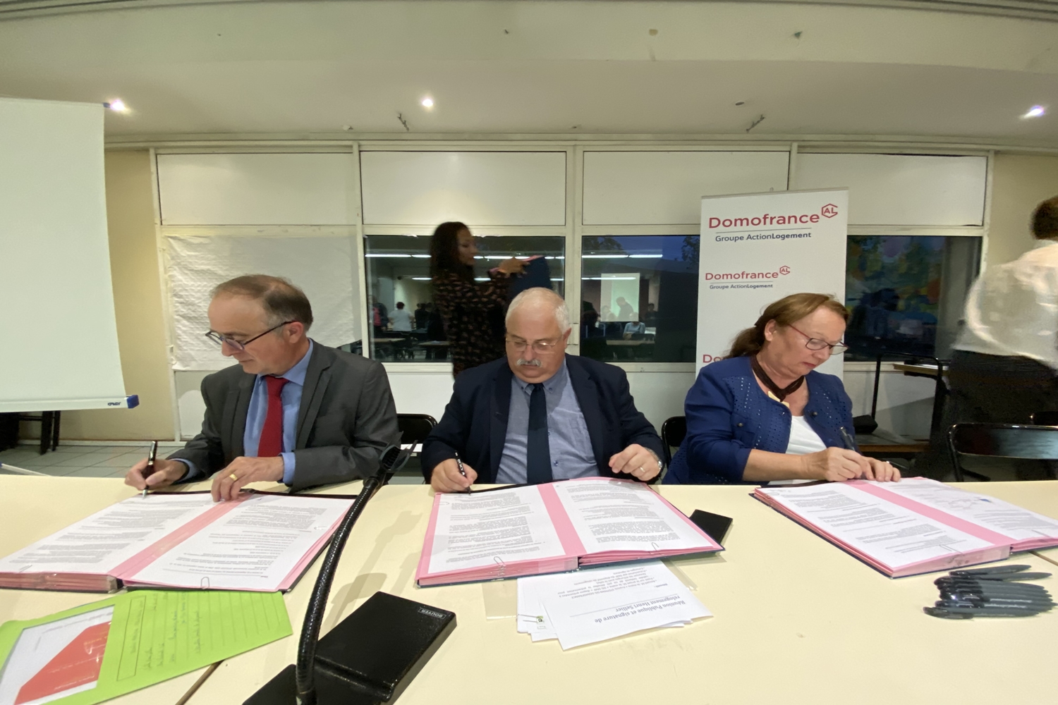 ... par le Directeur de Domofrance, le Maire de Cenon, la Présidente du CCAS
