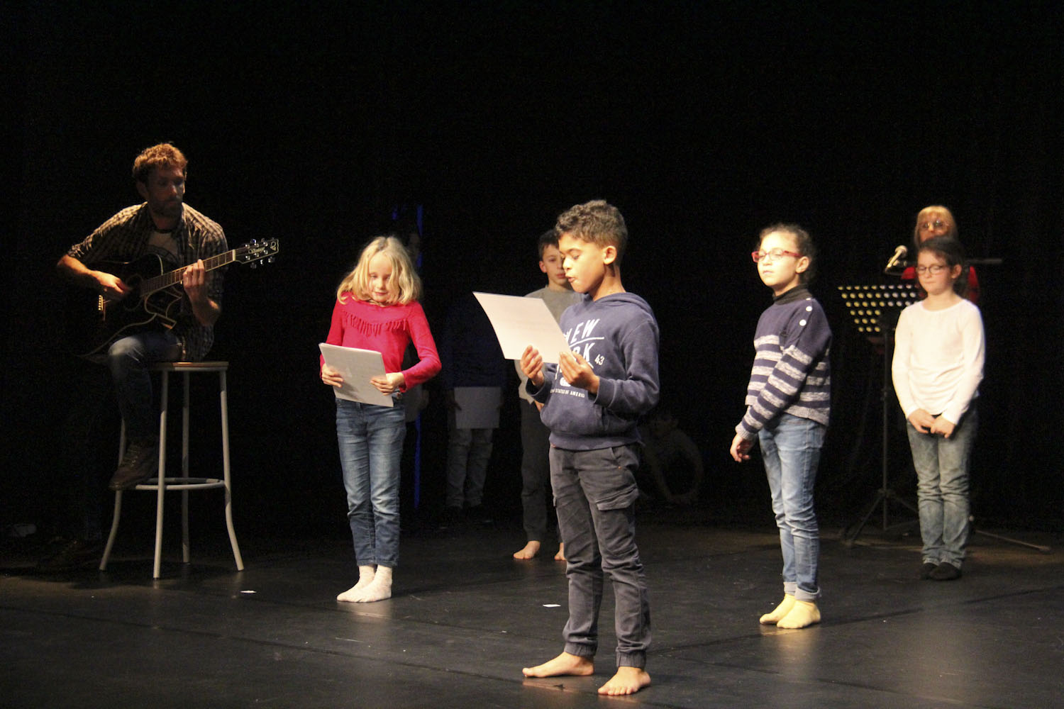 enfants sur scène
