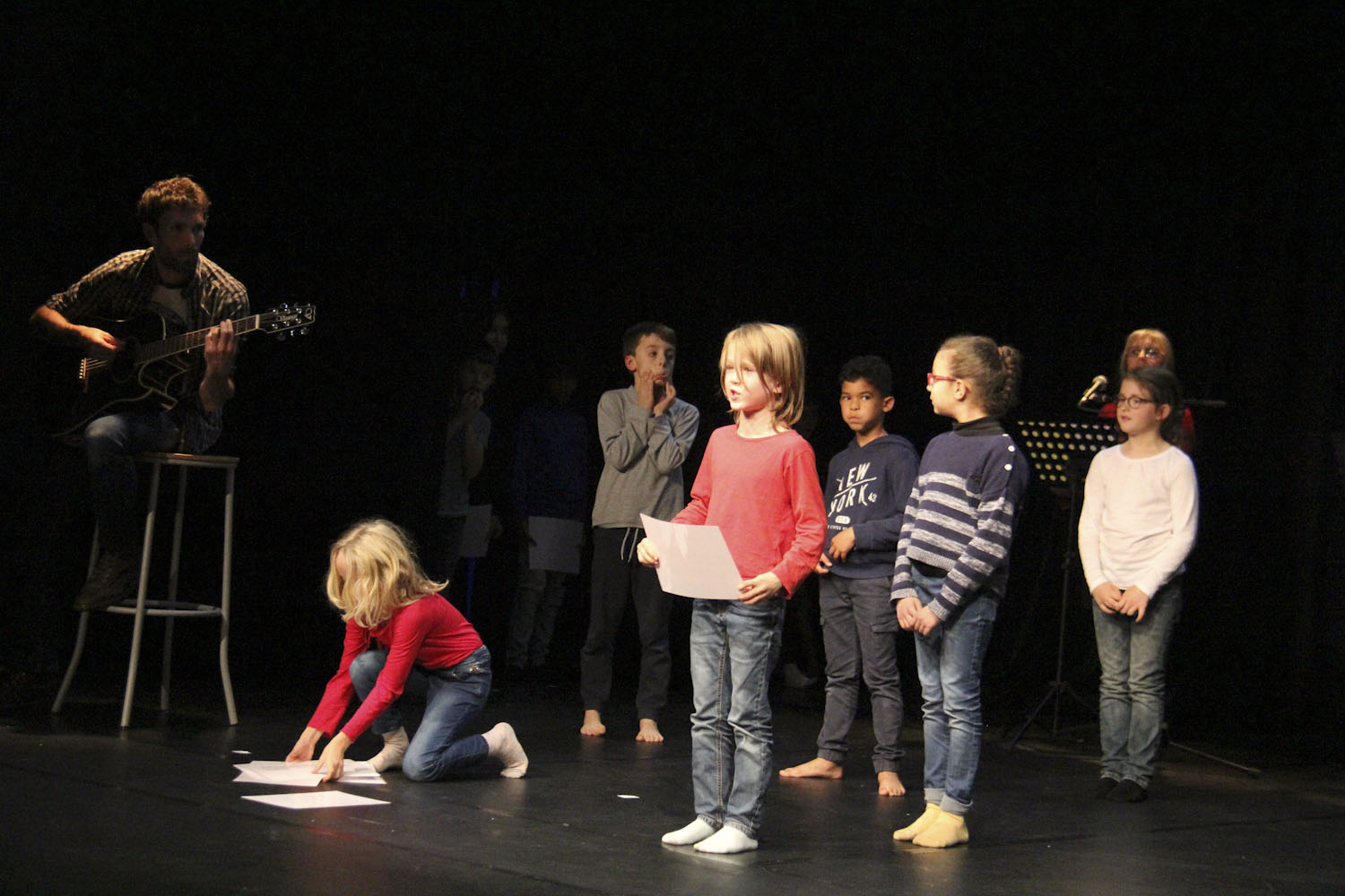enfants sur scène
