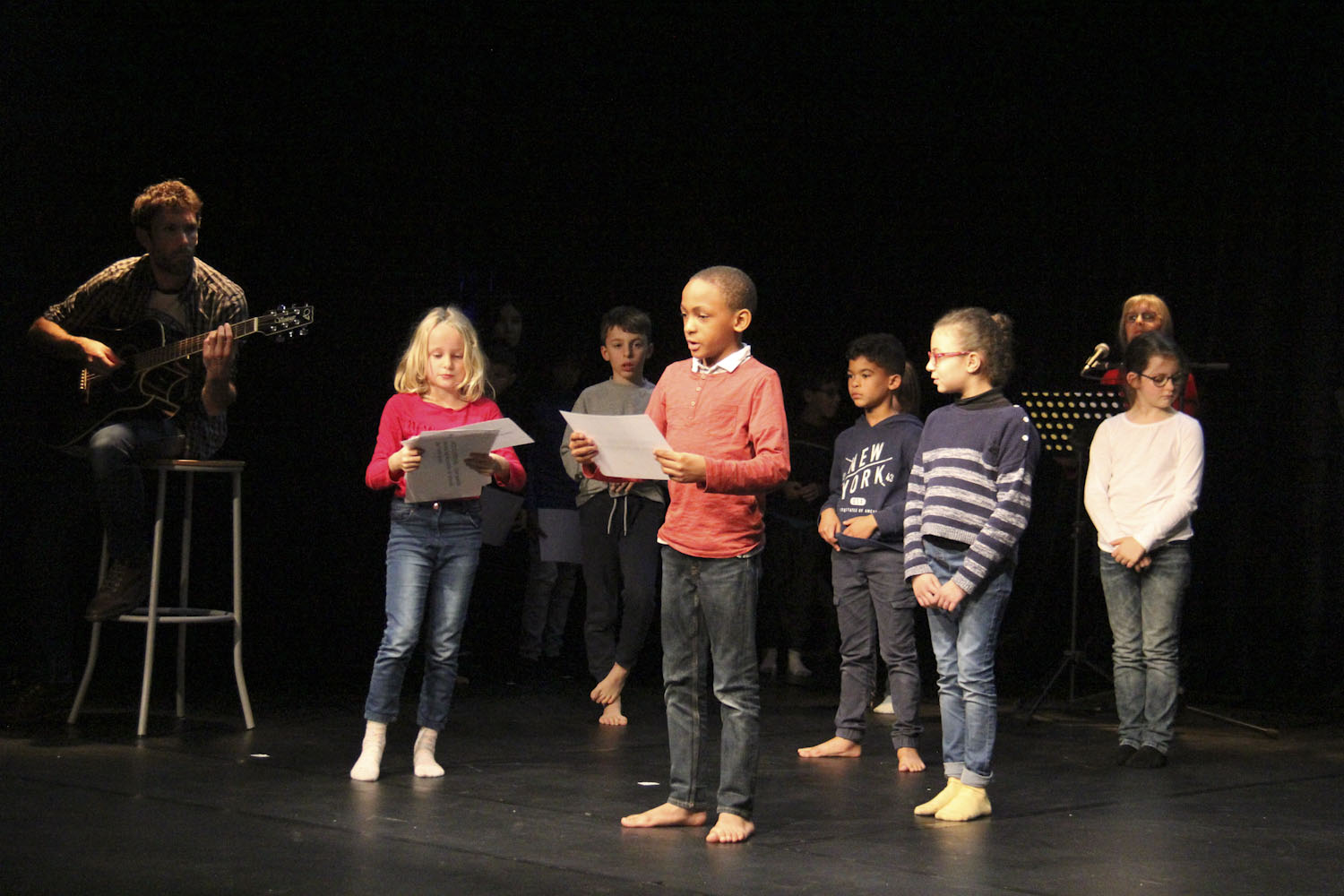 enfants sur scène