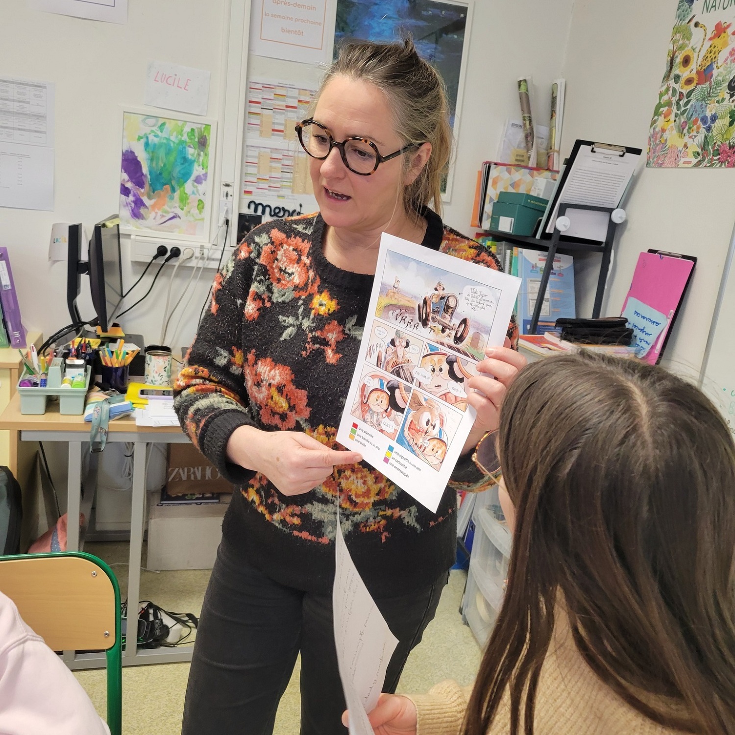 La scénariste Anais Halarde intervenante dans la classe Cm1/Cm2 de l'école Jules Guesde