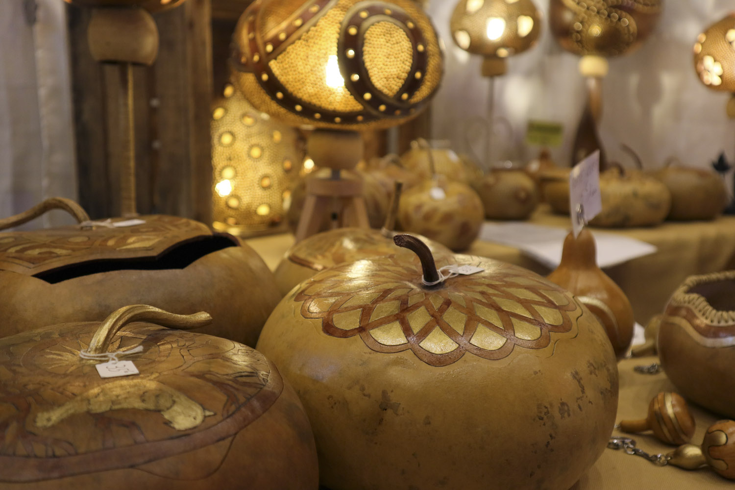 Luminaires à partir de gourdes calebasses par Créacourges