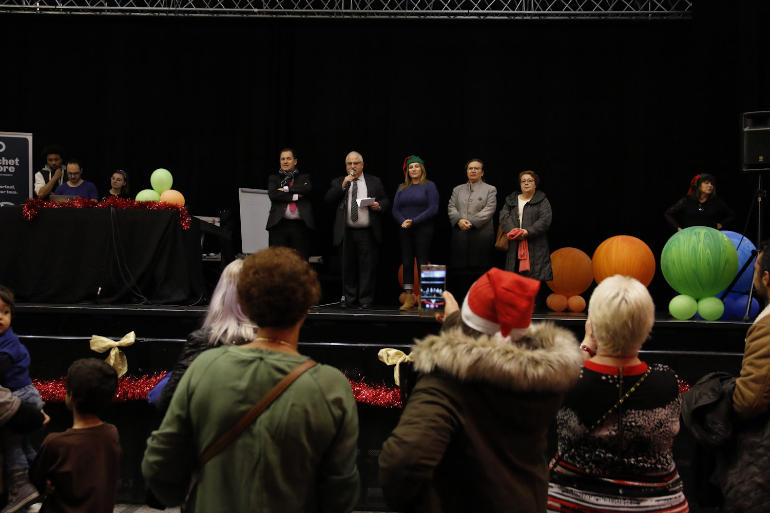 Le maire fait un discours