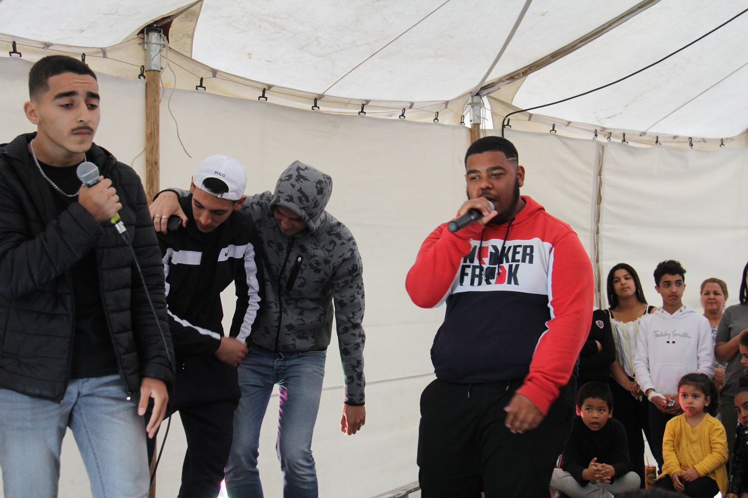 Abddullah, backeum d'Ethan prend le mic