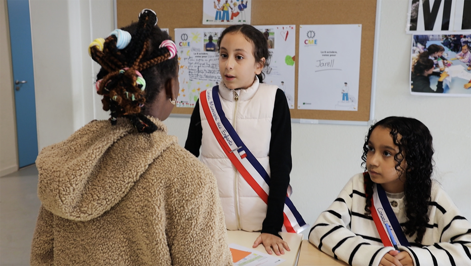 Vote dans école Jules Michelet Cenon 
