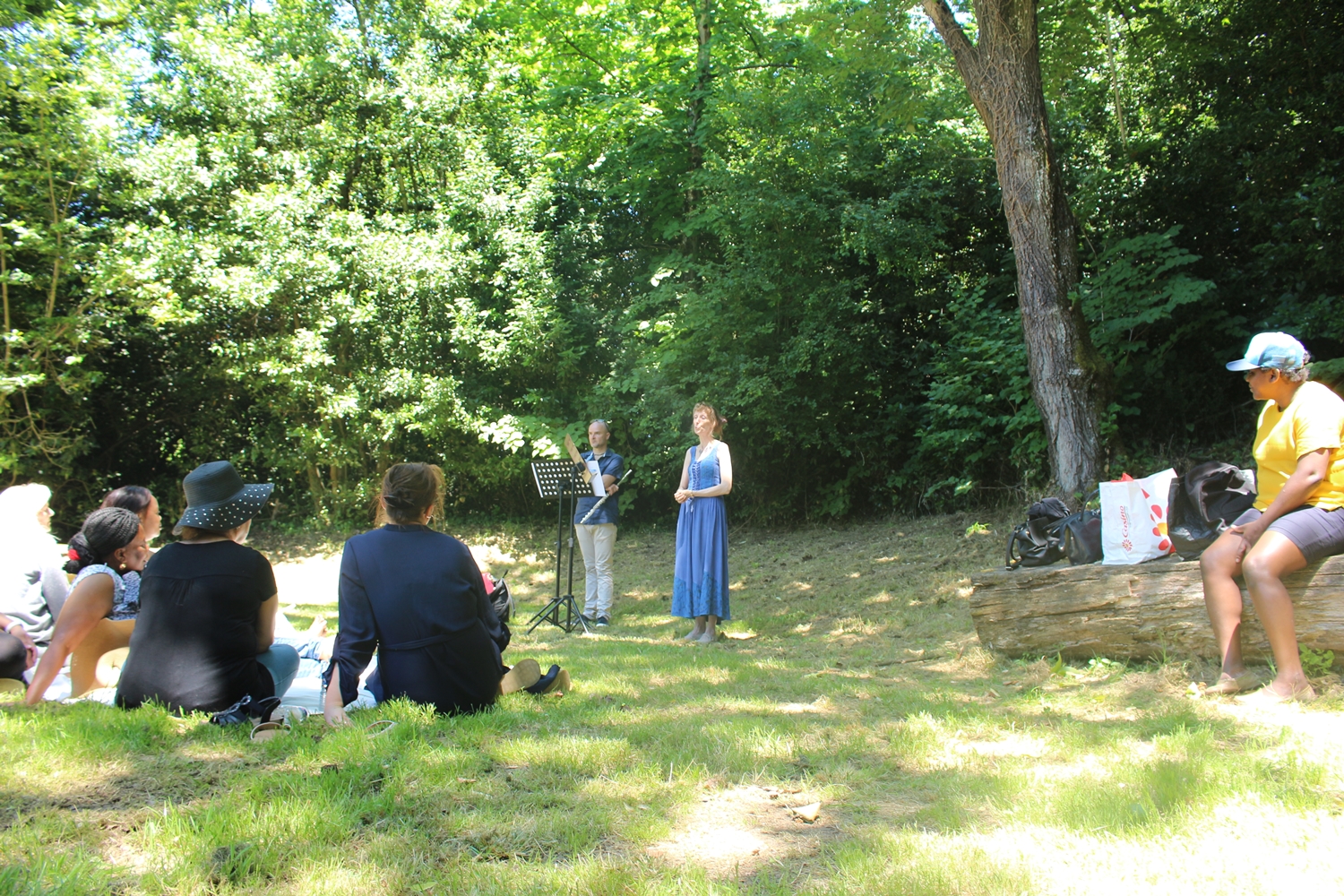 Concert surprise en pleine nature dans le parc du Cypressat