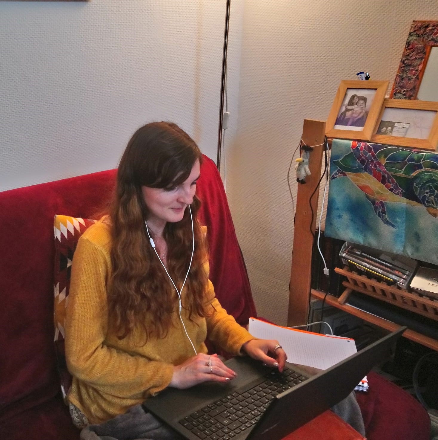 Fiora animatrice à La Colline en télétravail
