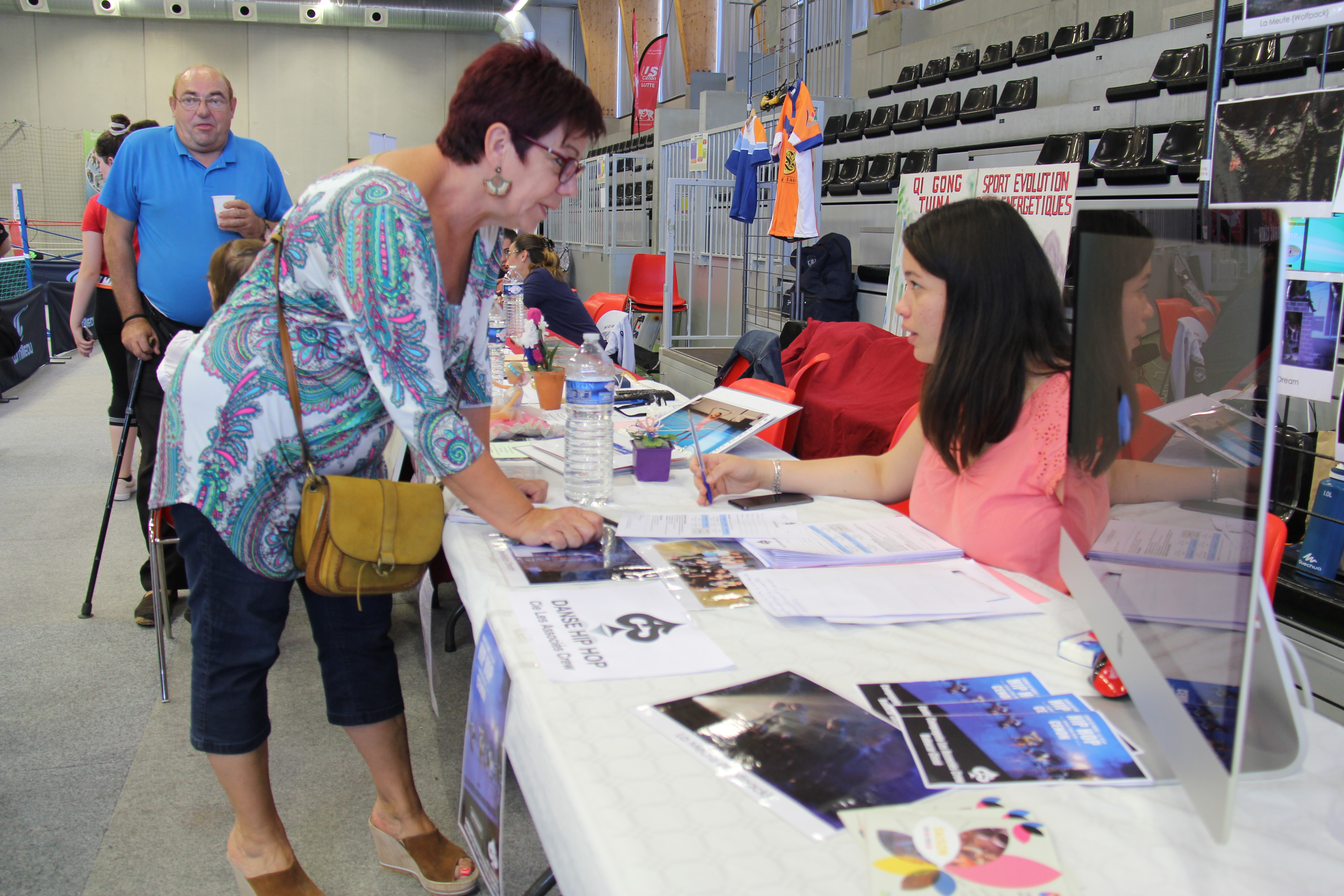 première inscription au stand des associés crew
