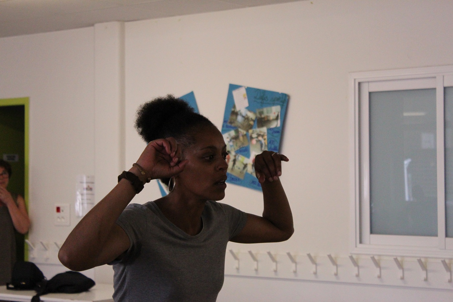 Geneze Kongo anime l'activité danse hip hop