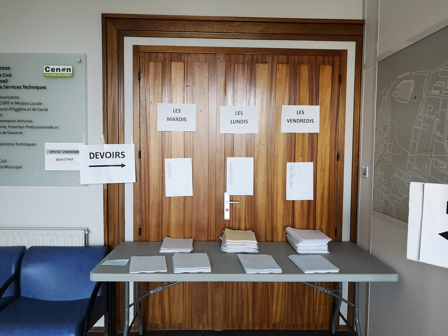 Devoirs imprimés et distribués par les services municipaux