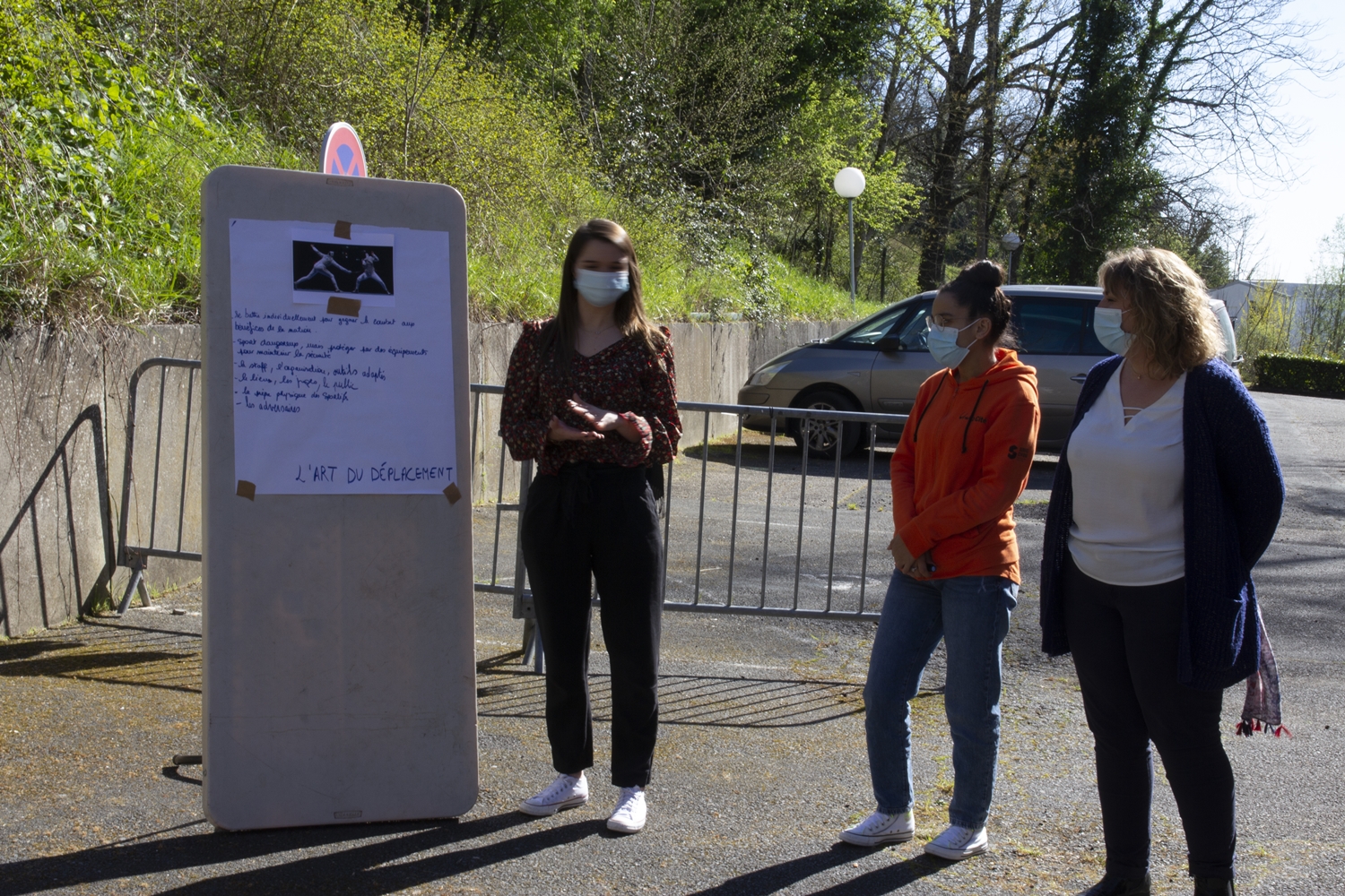En exéterieur, le soleil réchauffe les participants