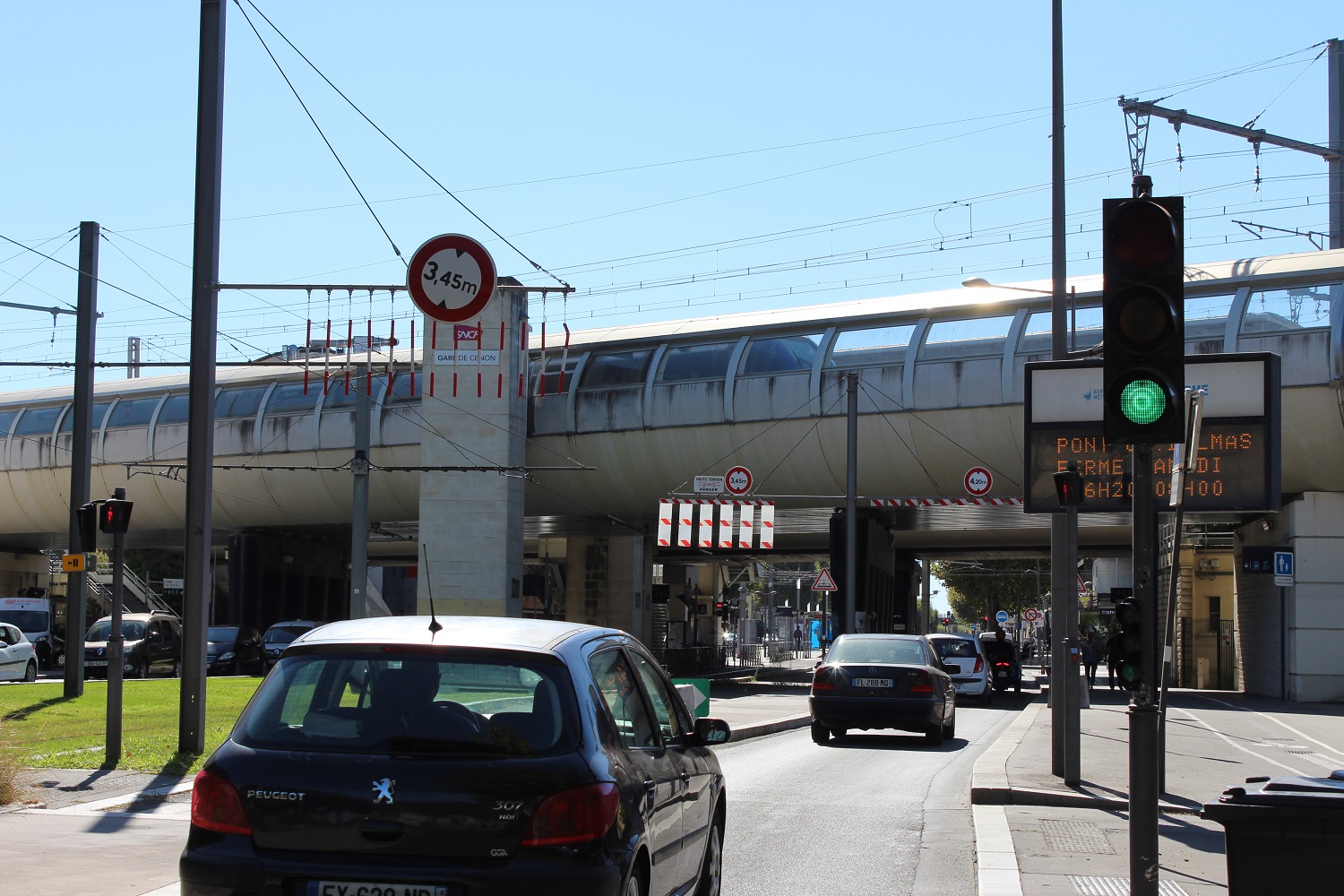 Voiture, mais aussi tram, vélo, train pour se déplacer