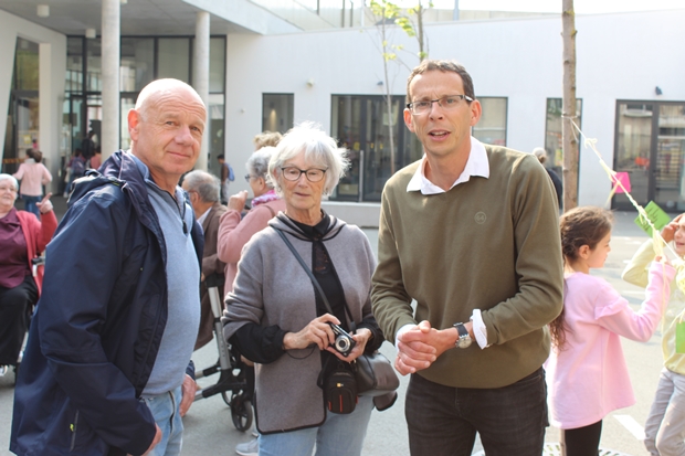 Le directeur de l'école avec des membre du conseil citoyen
