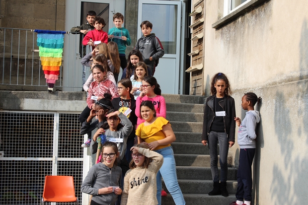 Les élèves attendent le dévoilement