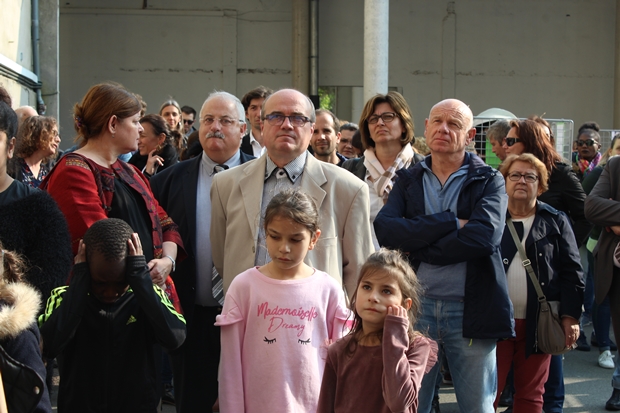 Le public patiente...