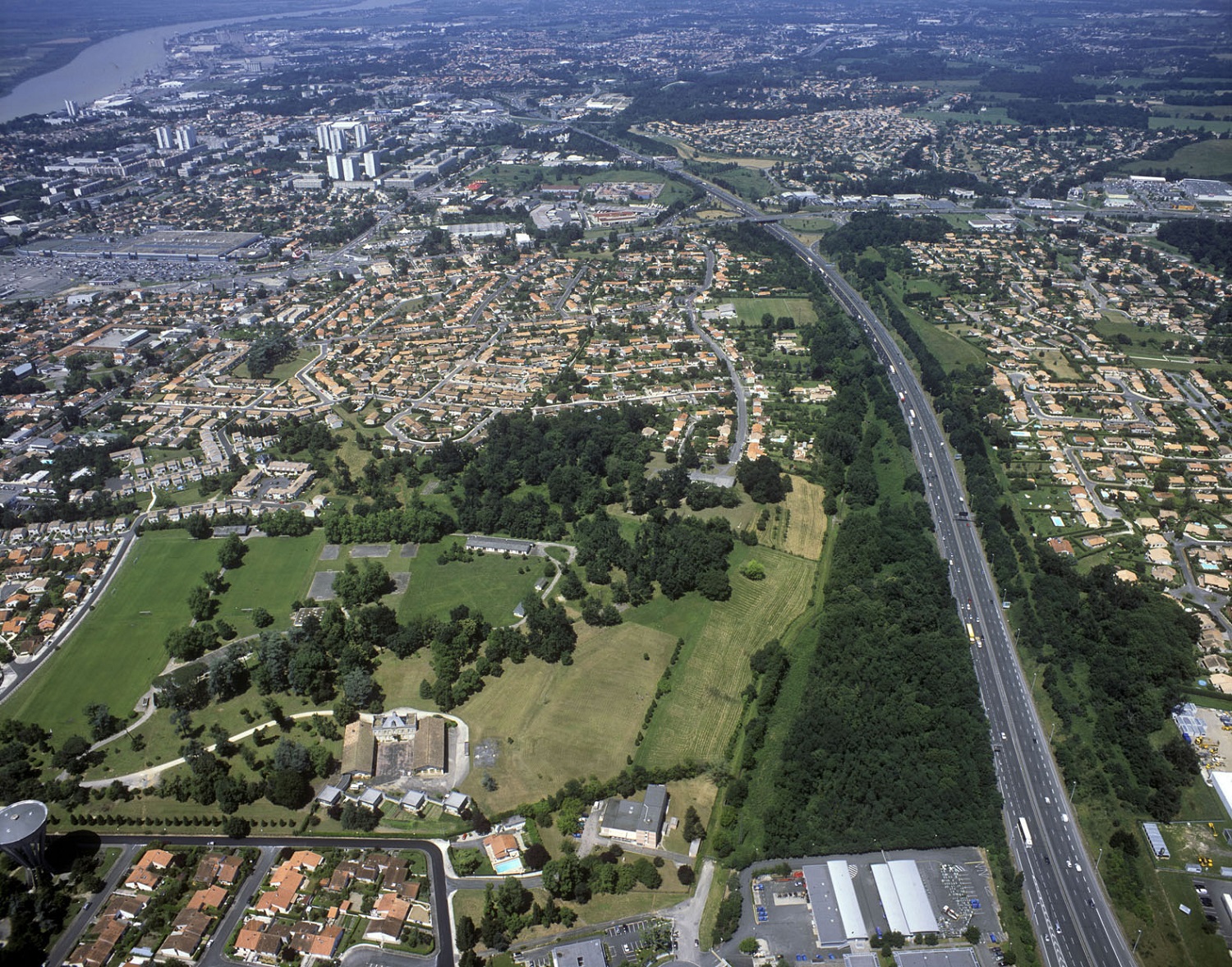 Vue aérienne avec Le Loret au premier plan