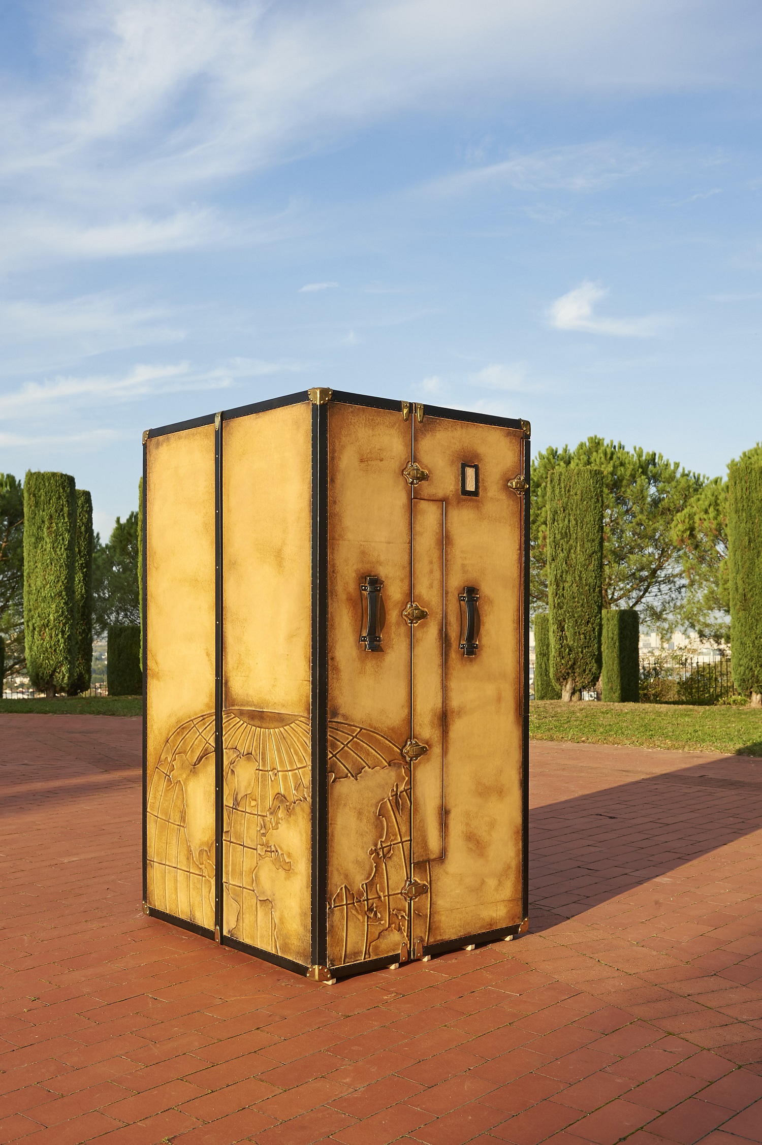 La malle studio de 1 m x 1,60 renferme...