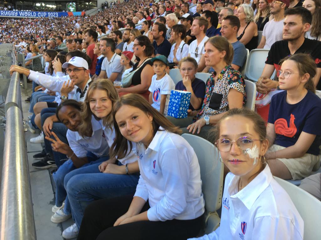 dans les tribunes du stade