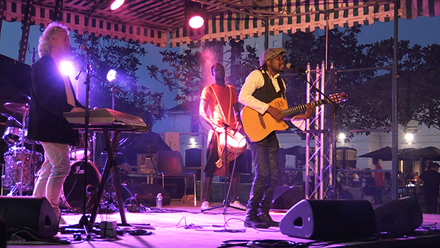 Cherif Mbaw en concert au parc Palmer