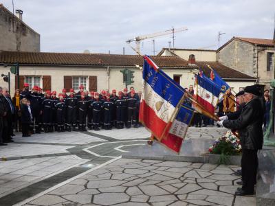 Cérémonie du 11 novembre au monument aux morts de Cenon