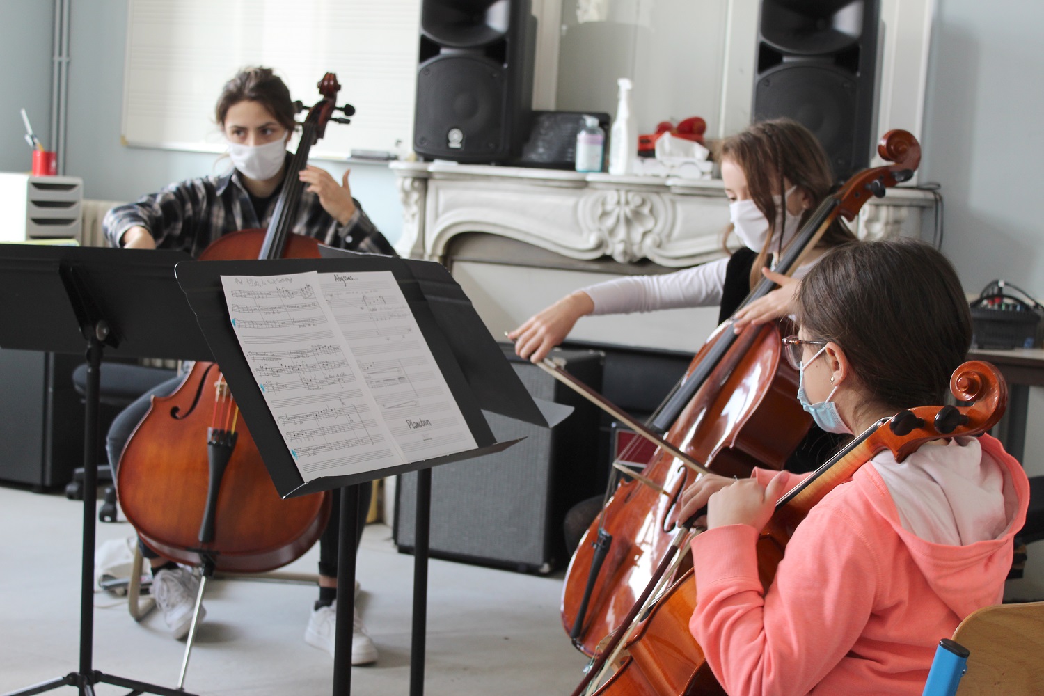 répétition d'une petit partie du groupe de violoncellistes