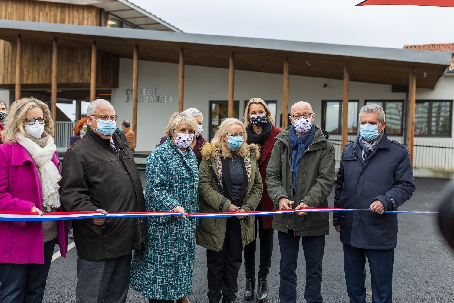 inauguration college jean jaures coupage du ruban par les officiels