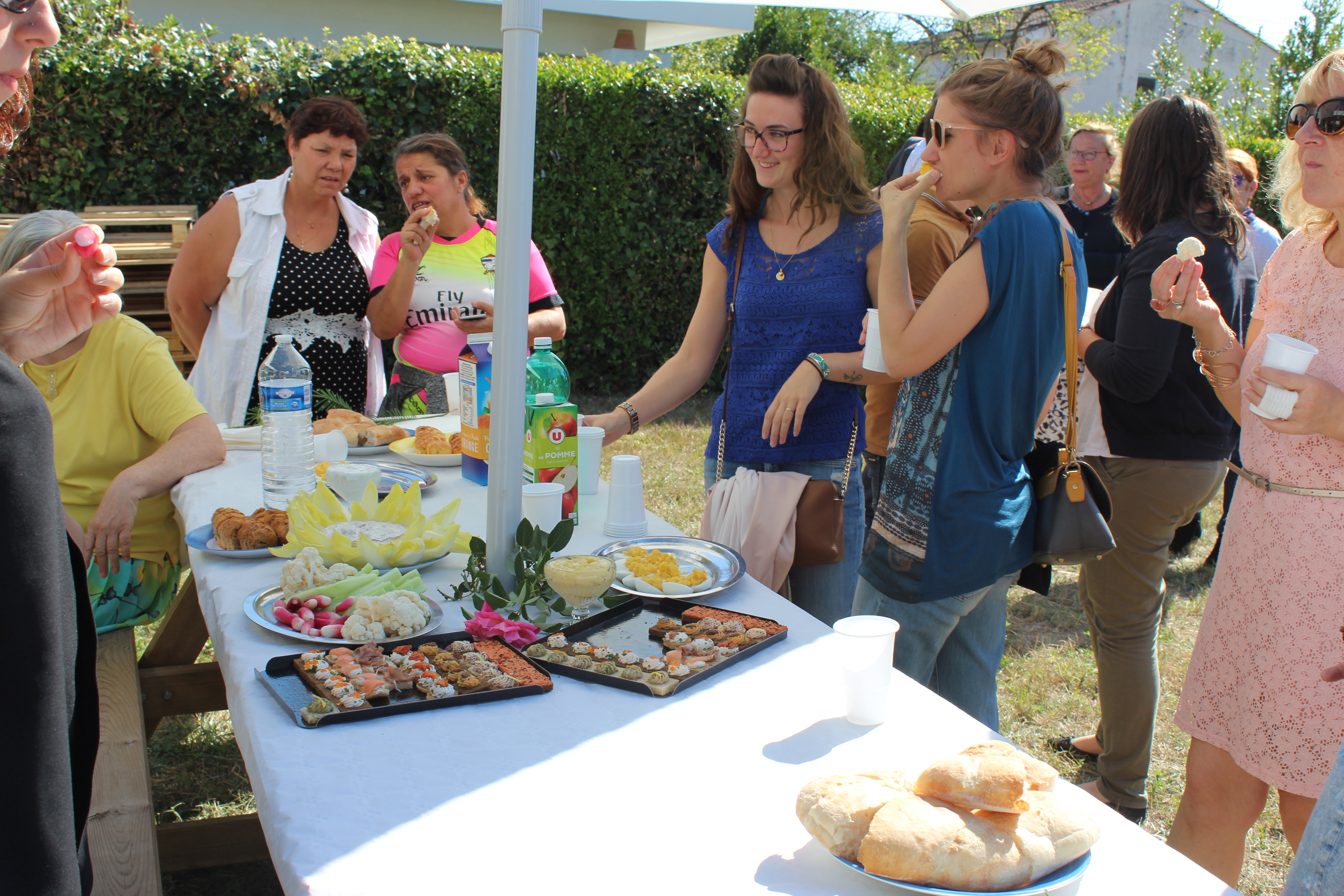 inauguration autour d'un repas avec les adhérents 