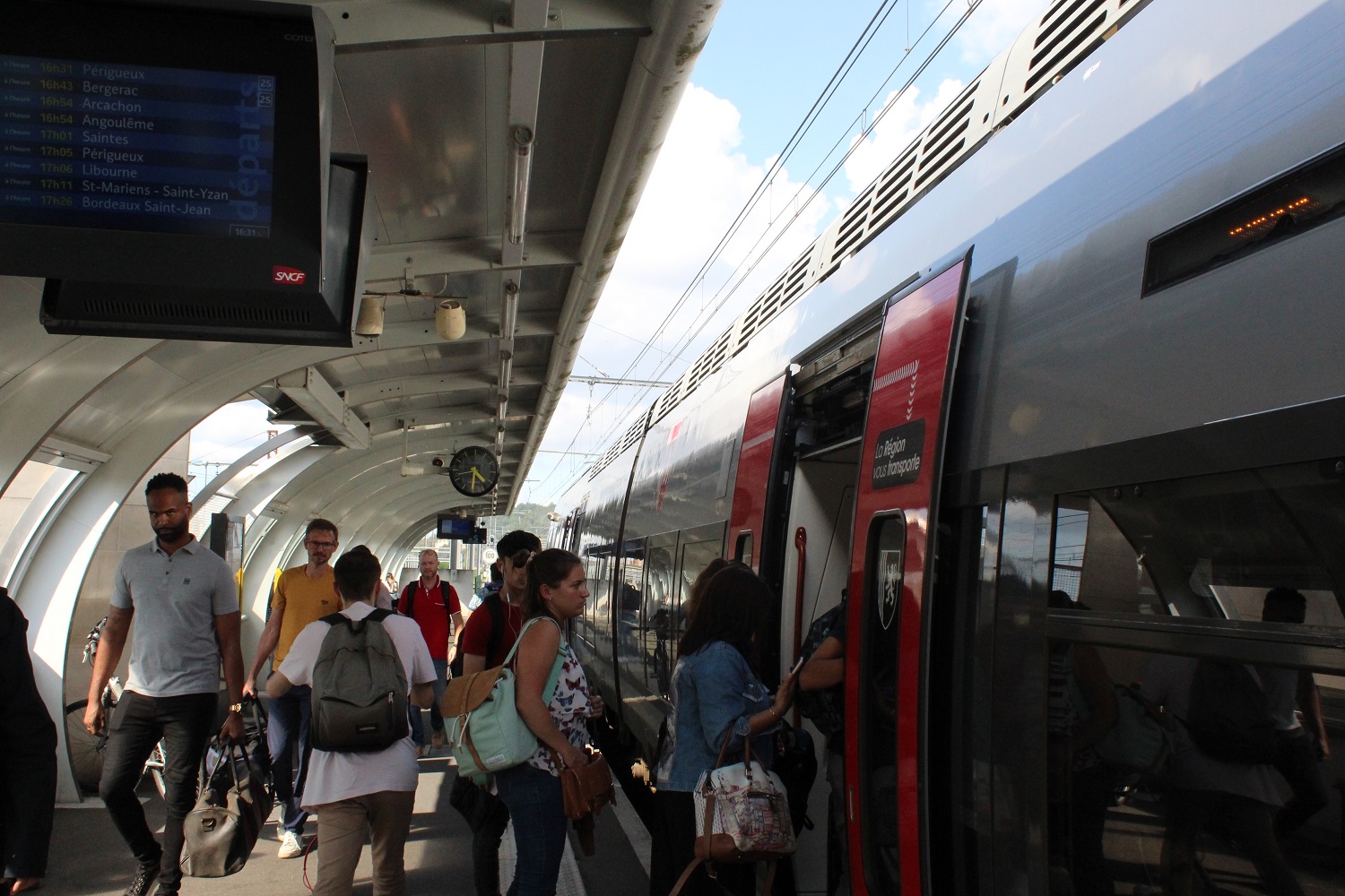 le train en gare de cenon