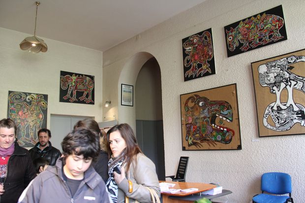 Dans le hall du château Palmer, les oeuvres dejantées et globuleuses de Rodolphe Compagnon et de KAZ