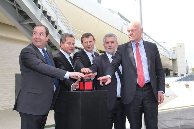 Doublement des voies ferrées entre Cenon et Bordeaux: le geste inaugural par Alain Rousset, Président de la Région Aquitaine, Poitou-Charentes, Limousin, Alain David, Maire de Cenon, Thierry Suquet, Secrétaire général de la Préfecture, Jacques Rapoport, Président directeur général de SNCF Réseau et Christophe DUPRAT, Vice président de Bordeaux Métropole.