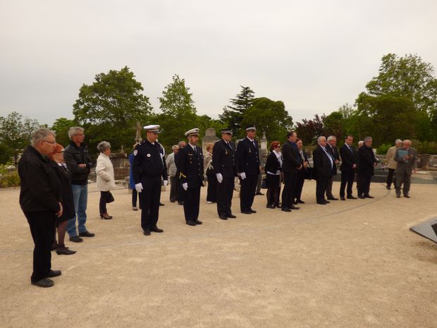 Recueillement au mémorial des « enfants de Cenon morts pour la France »