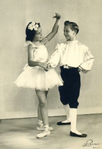 La danse, dès l'enfance / copyright: Collection personnelle Gilbert Mayer
