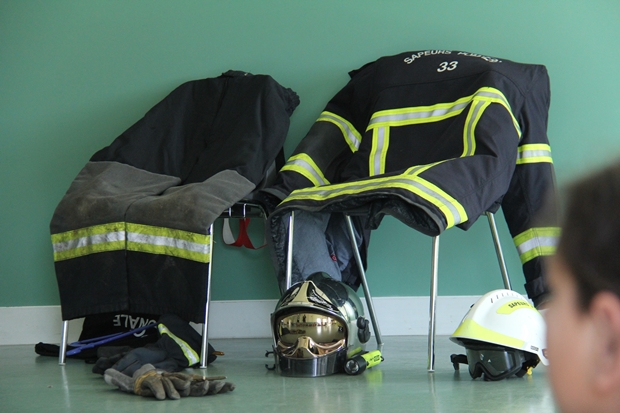 La tenue de Laurent, pompier volontaire qui dispense un cours de secoursime