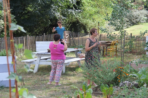 Dans la parcelle collective des jardins partagés de Beausite