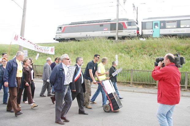 Manifestation du 12 mai 2007 pour défendre les droits des riverains du chantier RFF