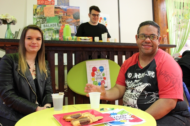 Nordine et Noémie lors d'un café citoyen d'avril 2018