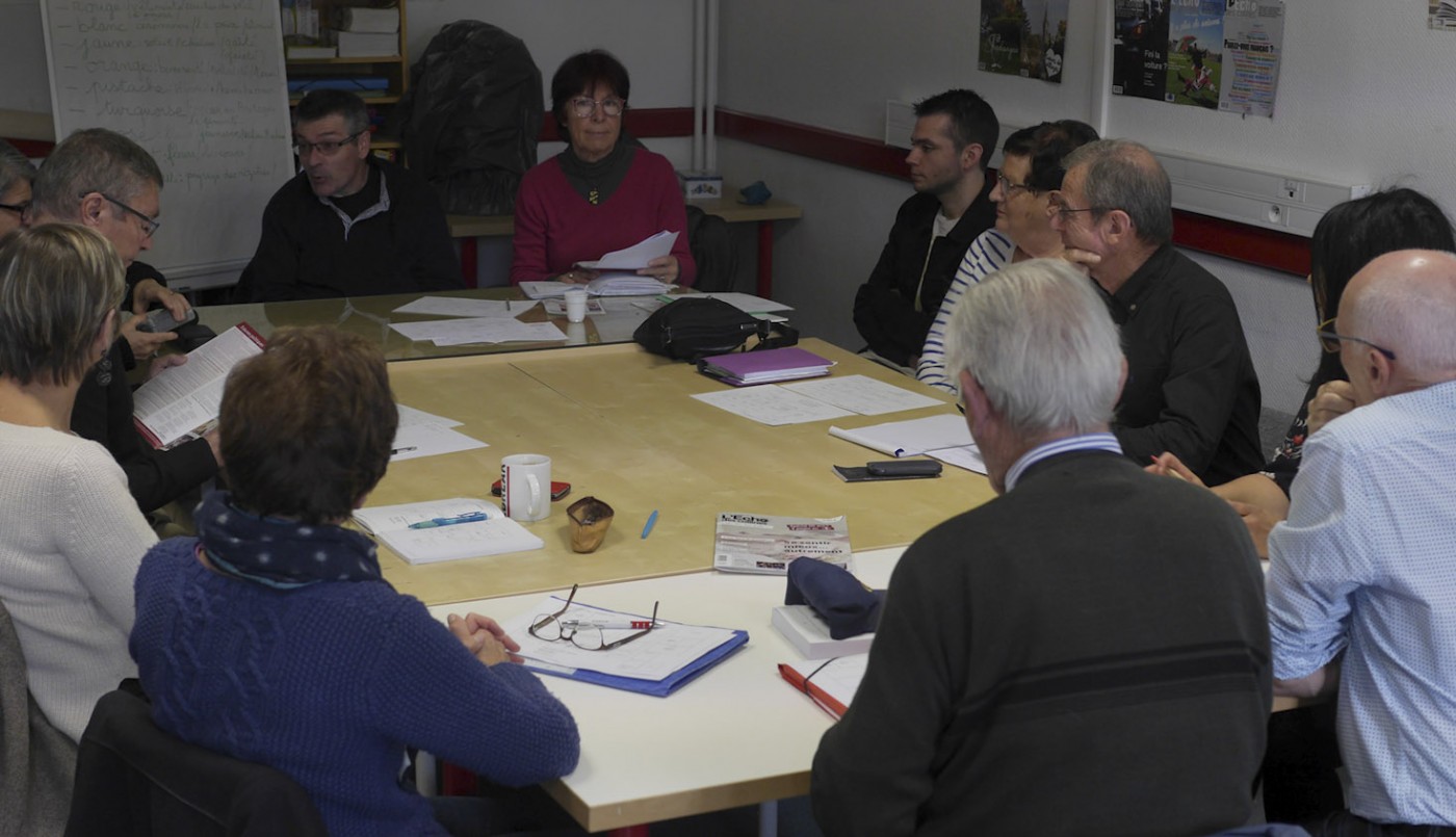 photo d'une réunion des membres de l'Echo des collines 