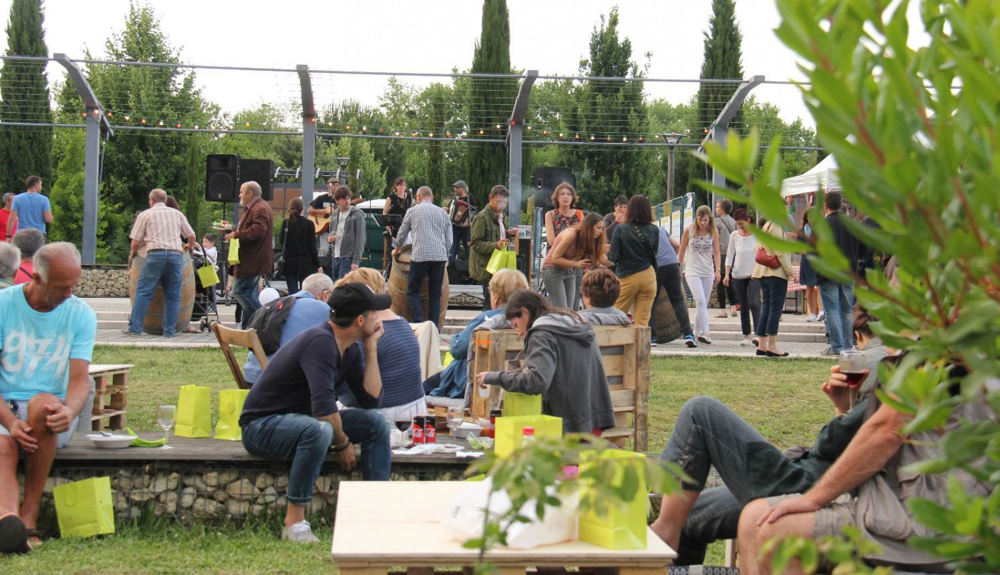 Bien installés dans le parc du Cypressat