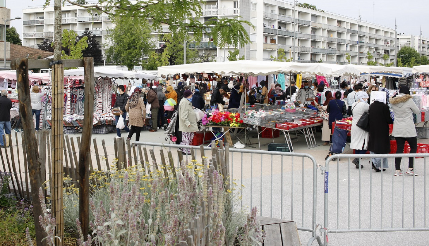 jour de marché place François Mitterrand