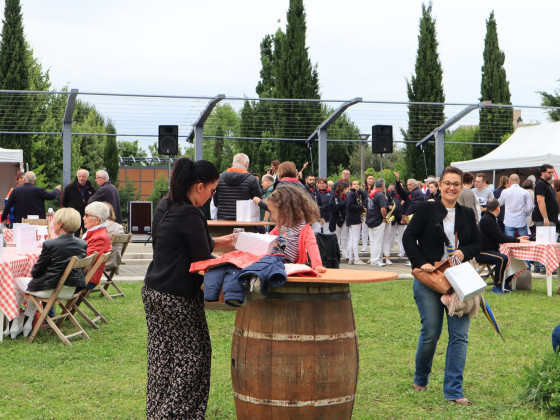 Gigantesque guinguette au parc du Cypressat