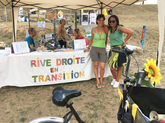 Militantes du collectif Rive Droite en transition 