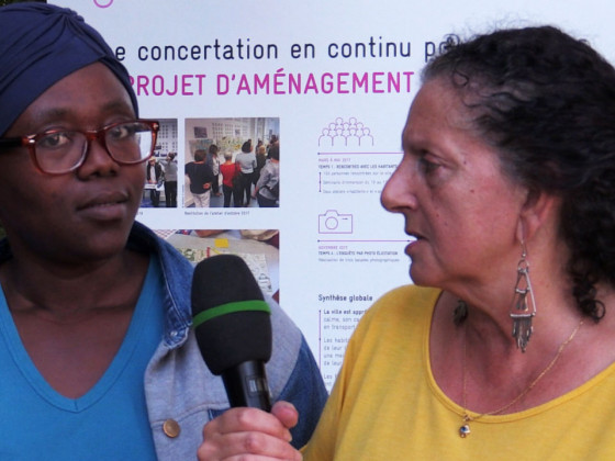 Une habitante interview une autre sur le renouvellement urbain