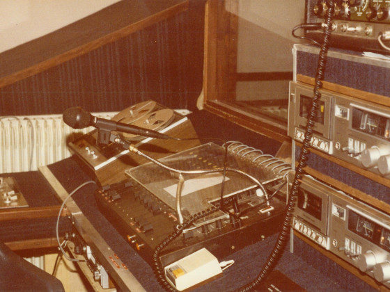la cabine vintage de Radio Rive Droite au château de Palmer