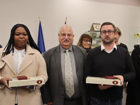 Photo du Maire et des deux entrepreneurs Cenonnais